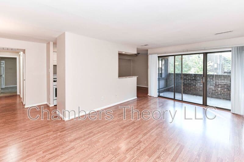 Reston Condo: 11244 Chestnut Grove Sq.