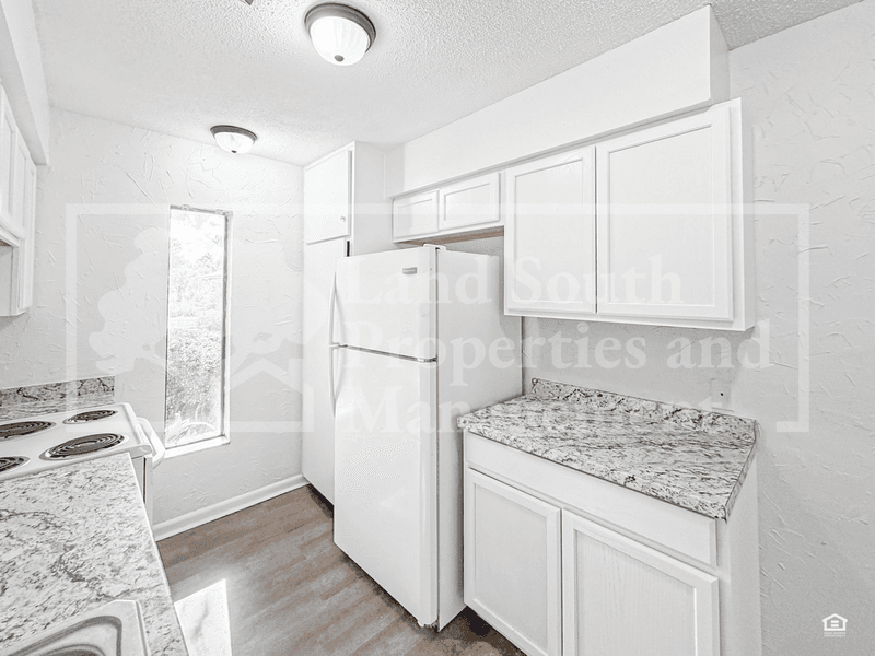 Lakeland House: 2417 Carolina Avenue