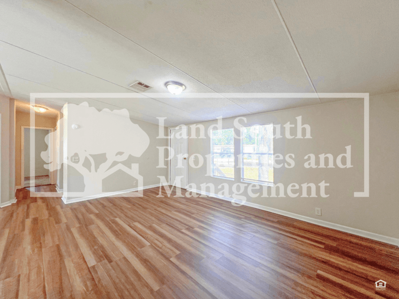 Lakeland House: 3230 J and J Manor Rd