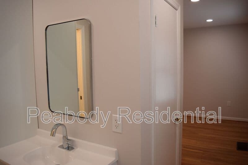 Alexandria House: 1013 N Vail St
