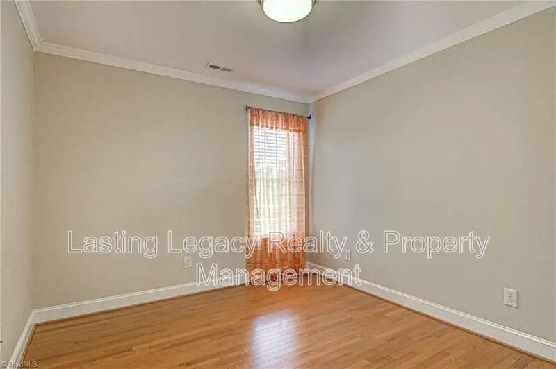 Winston Salem House: 475 Ashbry Run Dr