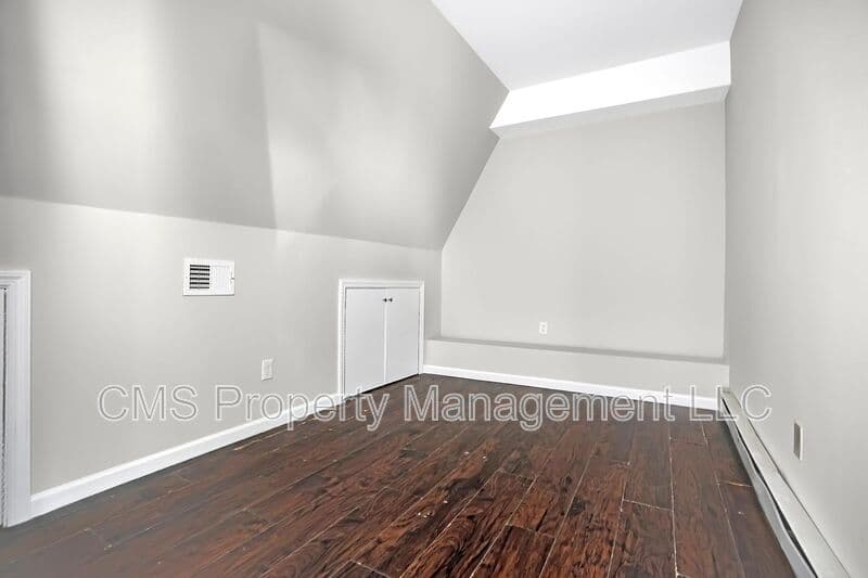 Newark Condo: 142-144 Seymour Ave