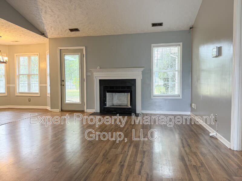 Raeford House: 162 Cavalier Dr