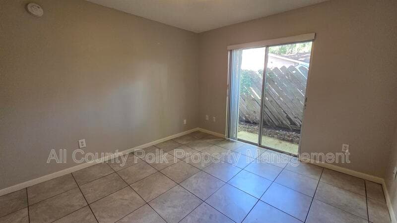 Lakeland Condo: 519 Duchess Ct