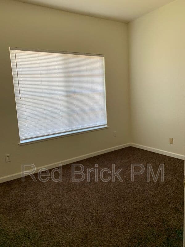 Merced House: 620 Gateway Dr.