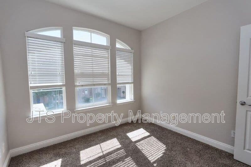 Sacramento House: 5424 Washoe Street