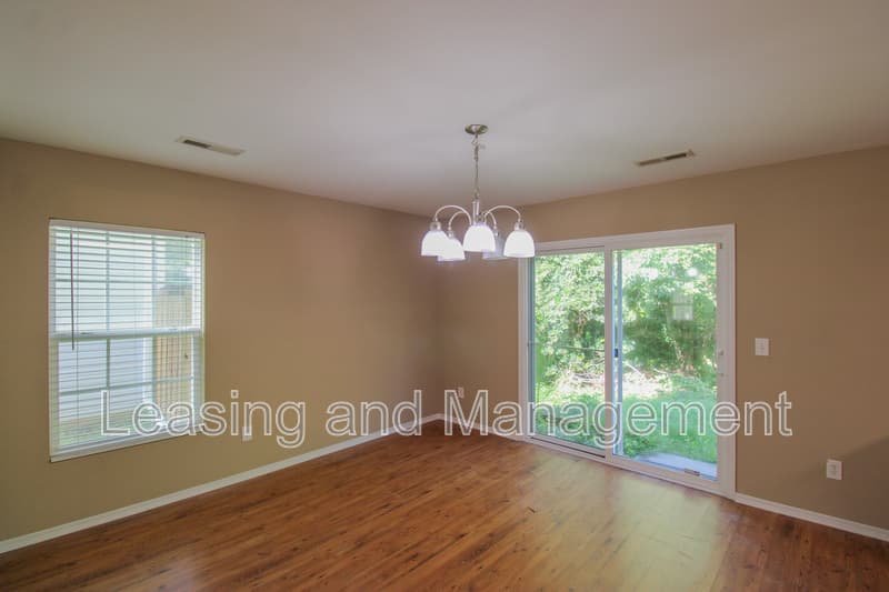 North Charleston House: 8811 Kellum Drive