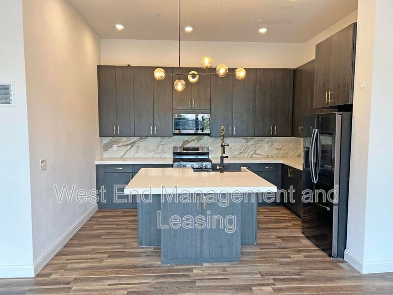 Saint Louis Condo: 4201 W Pine Blvd