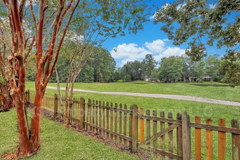 Savannah House: 5 Southernwood Place