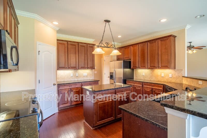 Madison House: 178 Sarah Jane Dr