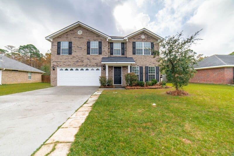 Hinesville House: 211 Augusta Way