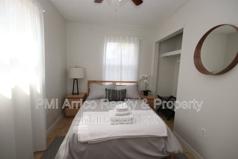 Tampa House: 1918 W Walnut St
