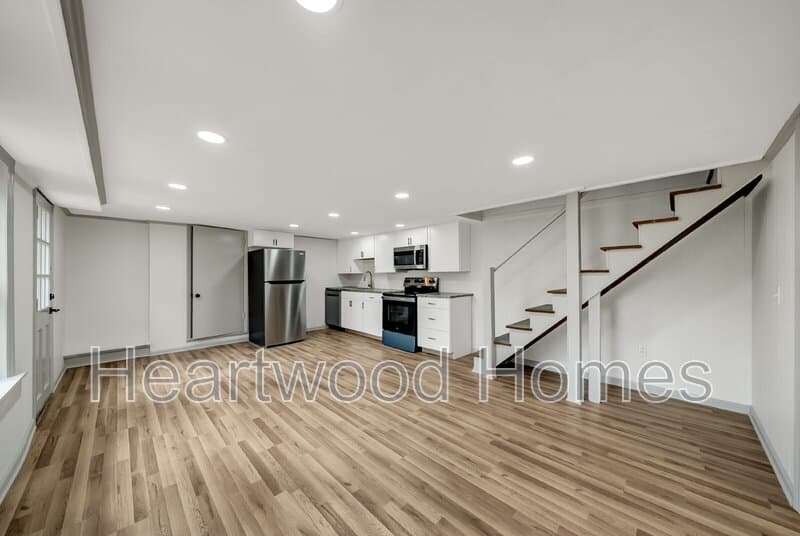 Columbia Condo: 1911 Cermack St