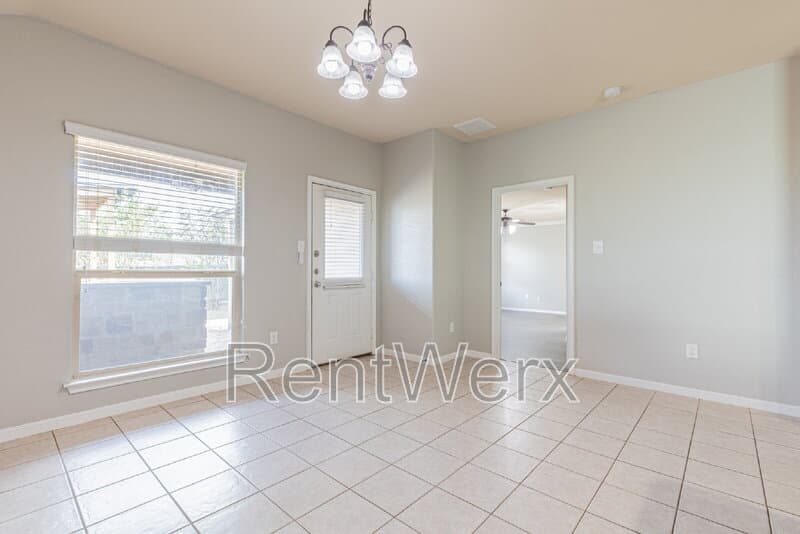 San Antonio House: 5815 Southern Knoll