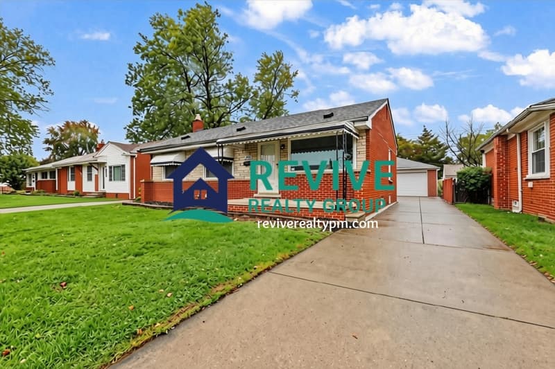 Roseville House: 28059 Floral Street