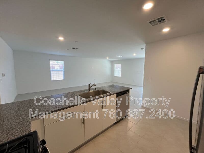 Indio House: 79225 Valor Ln