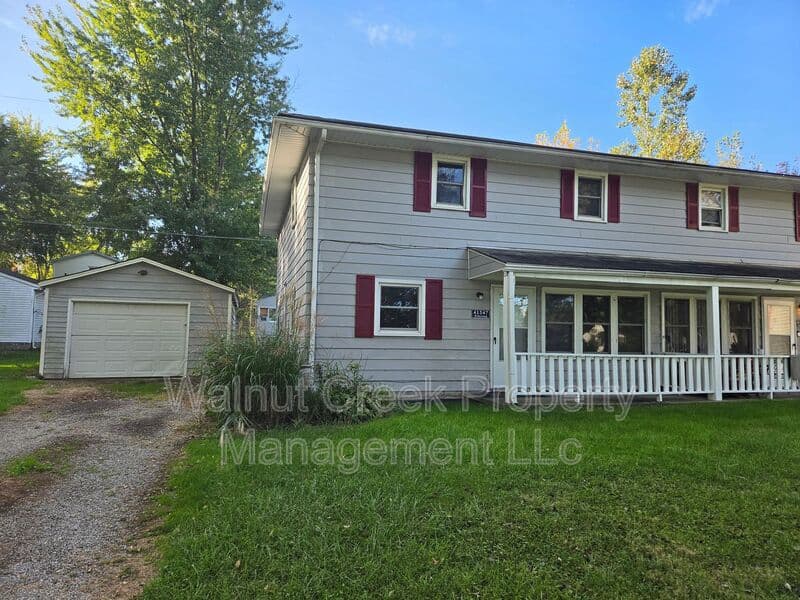 Elyria Condo: 41547 Elmwood St