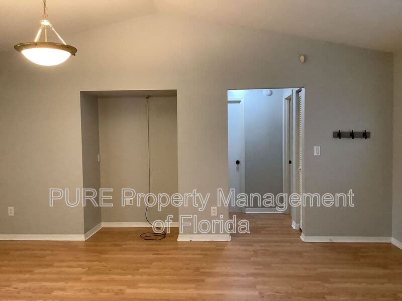 Ocala House: 16 Almond Terrace