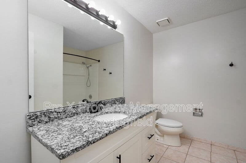 Springfield House: 1022 W McGee St