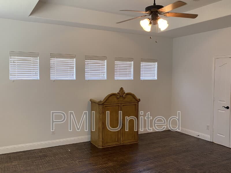 Fort Worth House: 4108 Volk Ct