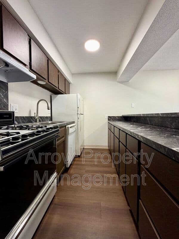 Lincoln Condo: 649 South 18th Street-31