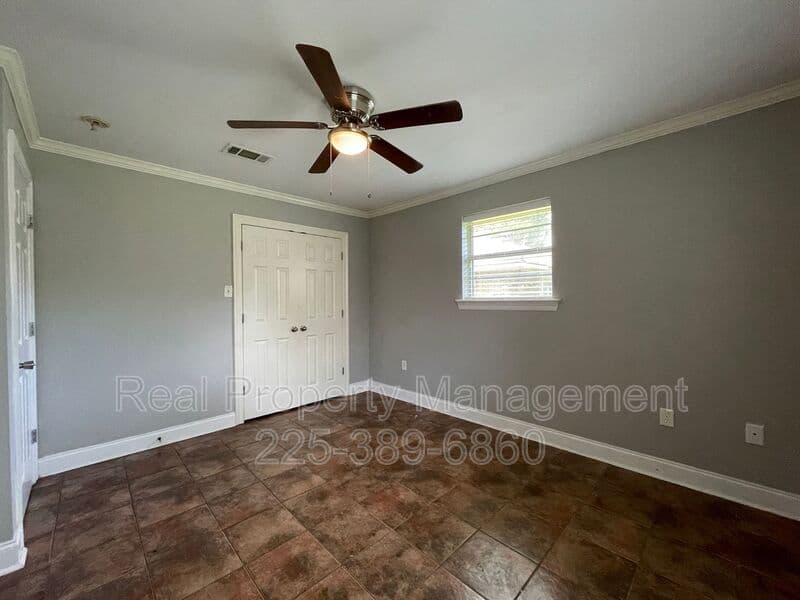 Baton Rouge House: 275 W Chalfont Dr.