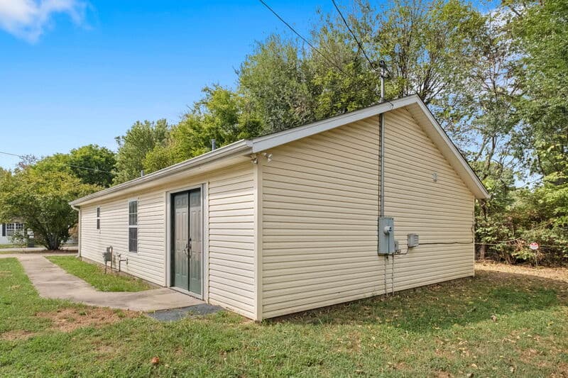 Fayetteville House: 222 East 13th Street