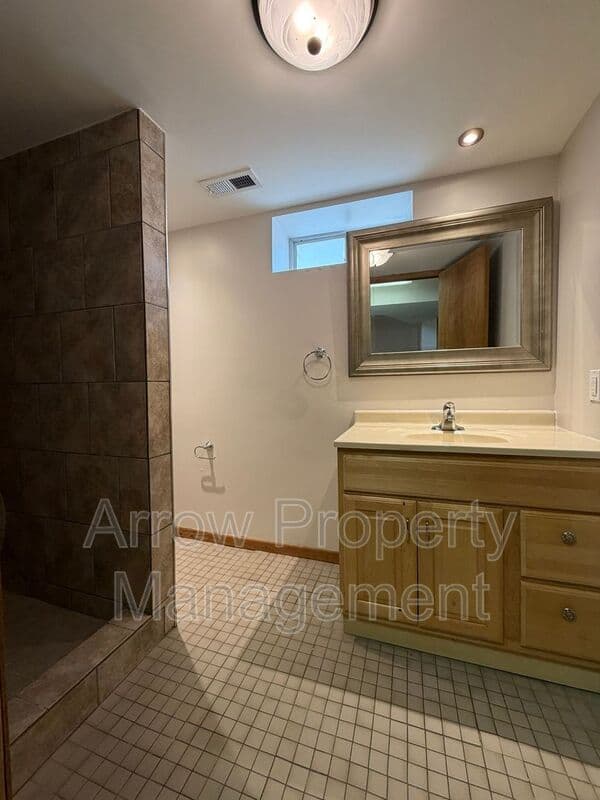 Lincoln Condo: 1459 Plum
