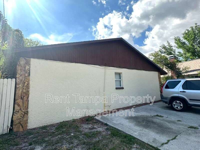 Tampa House: 8304 North Mulberry Street