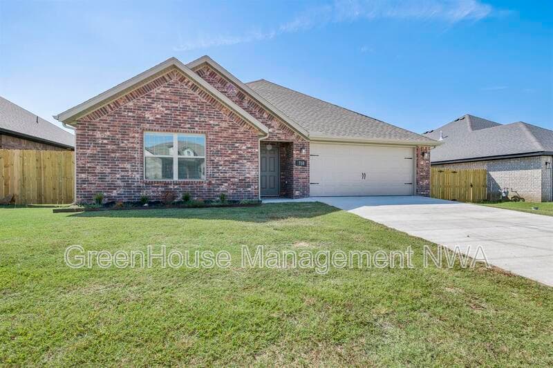 Siloam Springs House: 710 W Jillian Street