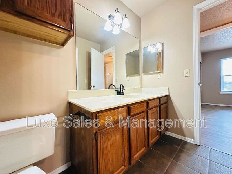 Oklahoma City Condo: 3200 W Britton Road