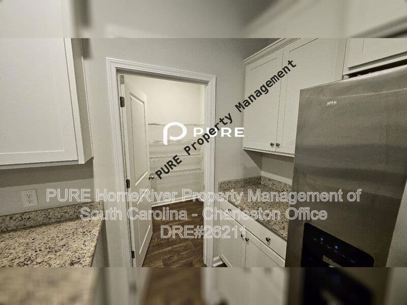 Summerville House: 108 Sweet Cherry Ln