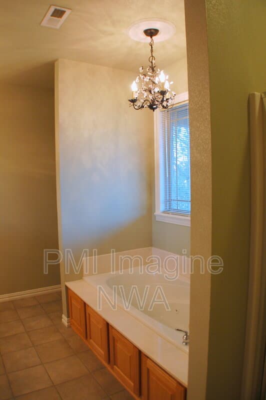 Fayetteville House: 4747 W Mayflower Ct