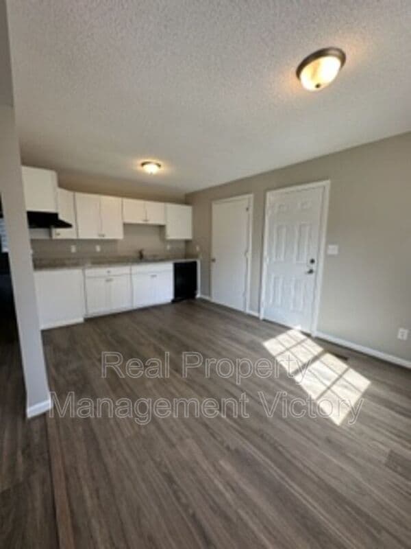 Birmingham House: 8221 Vassar Ave