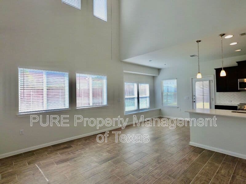 Manor House: 9900 Dalliance Ln