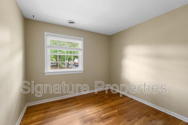 North Chesterfield House: 1413 Robindale Rd