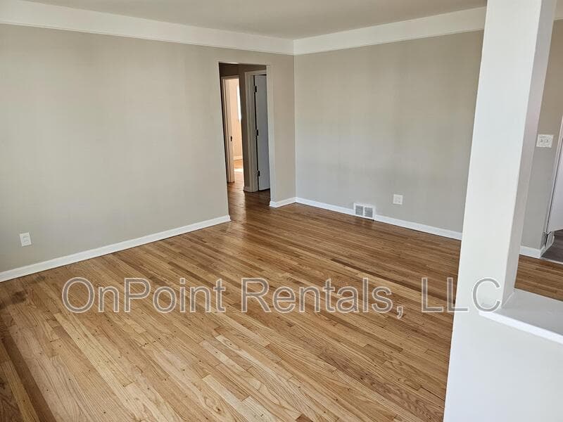 Redford Charter Township House: 26926 Dover