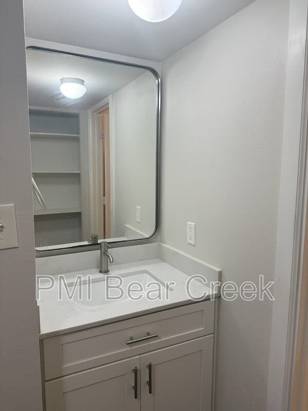 Houston Condo: 1824 Thonig Road
