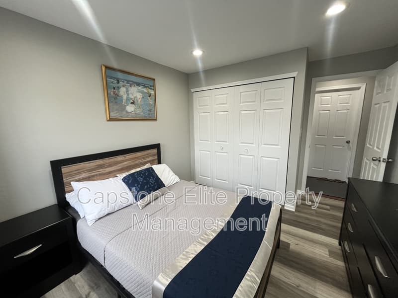 Newark Condo: 67 Vaughan Drive - 5 - Standard Double Doors