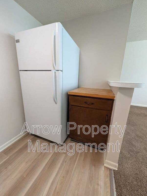 Maryville House: 1121 N College Drive-37