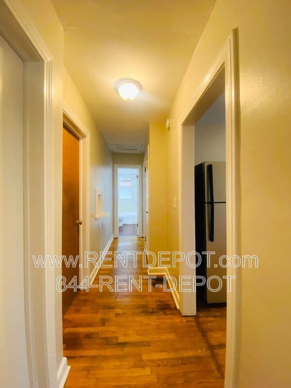 Evansville House: 629 S Harlan Ave