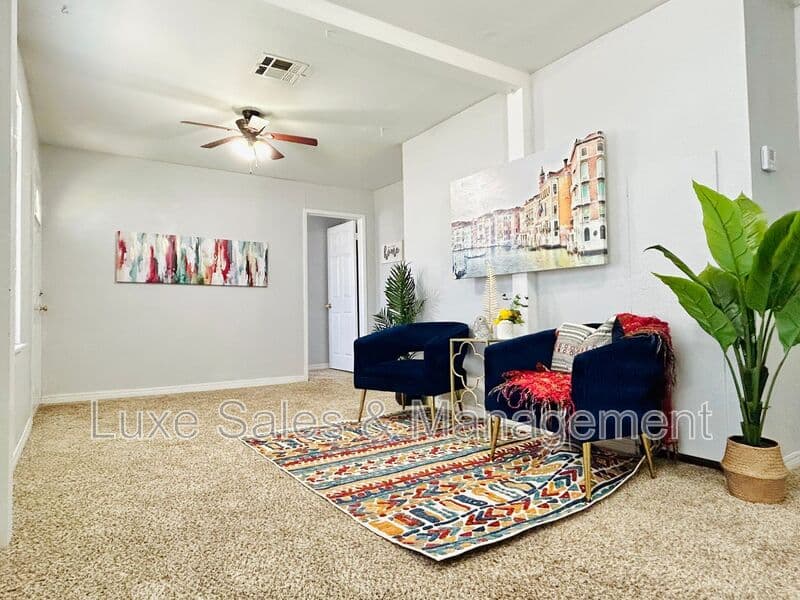 Del City House: 4220 SE 25th St