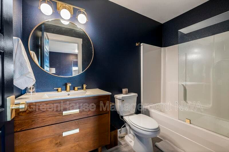 Bentonville House: 1041 Ventnor Ave
