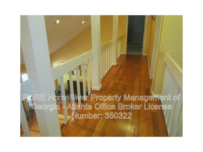 Roswell House: 9160 Martin Rd