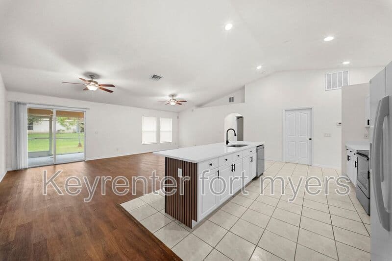 Lehigh Acres House: 2813 34th St W