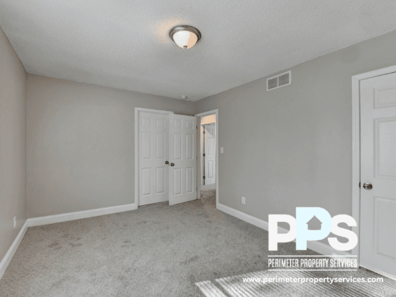 Atlanta House: 390 West Lake Avenue