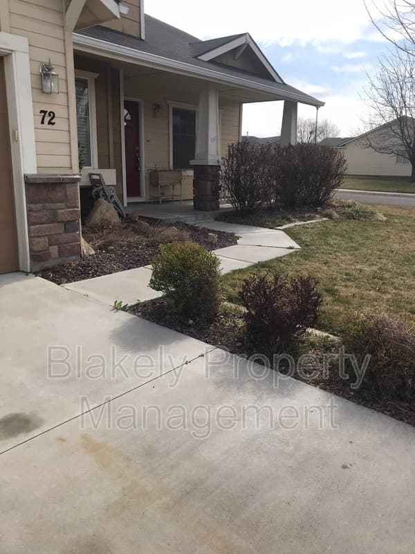 Nampa House: 72 N. Pleasant Hill Dr.