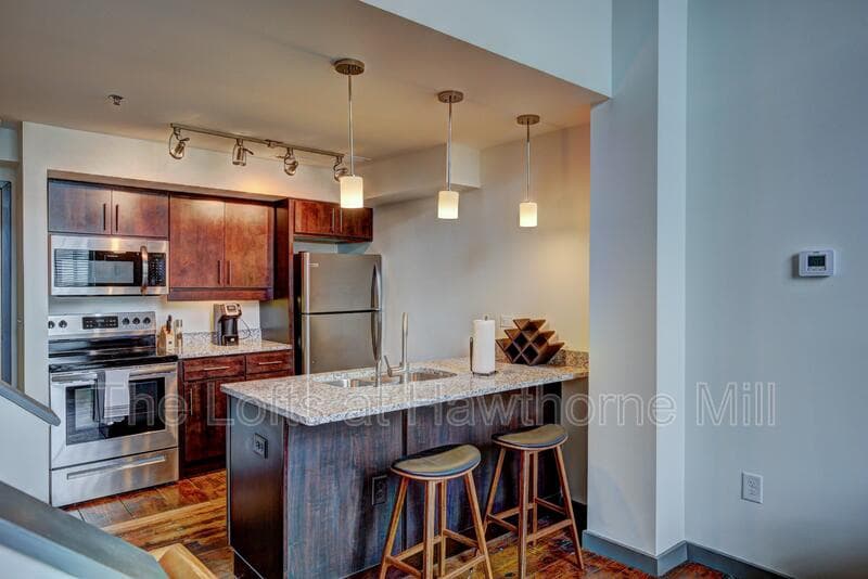 Charlotte Apartment: 1101 Hawthorne Ln