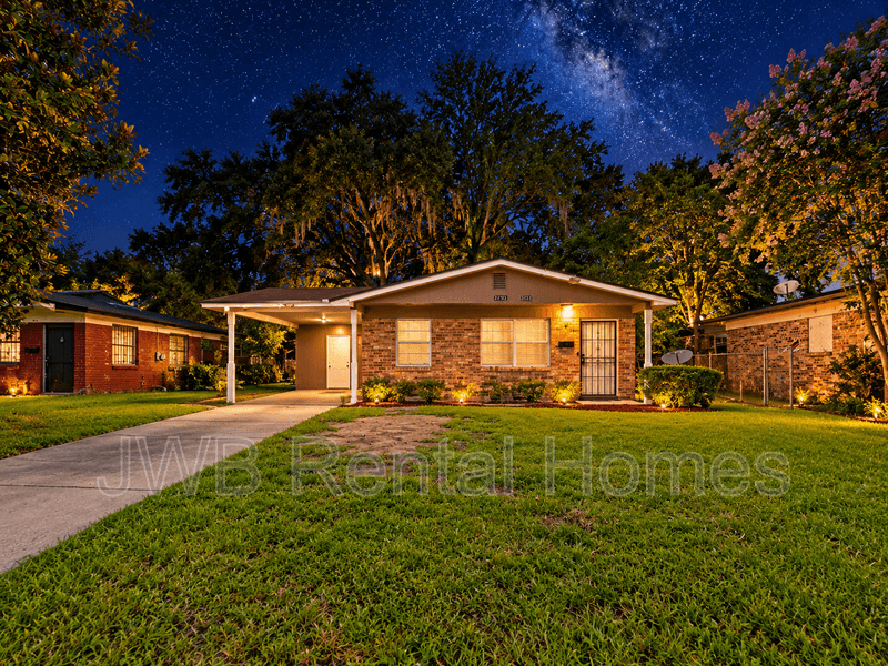 Jacksonville House: 2567 25th St W