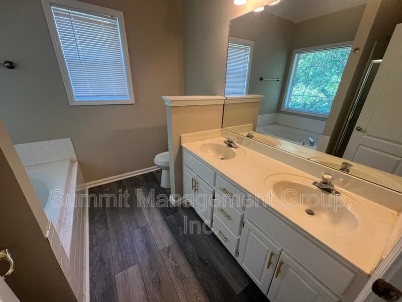 McDonough House: 1157 Chateau Terrace